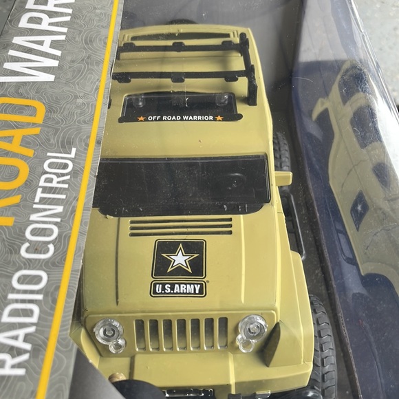 U.S. ARMY: OFF ROAD WARRIOR REMOTE CONTROL TRUCK - Picture 3 of 5